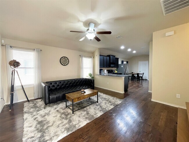 Foto del edificio - 3650 Sumner Lodge Dr