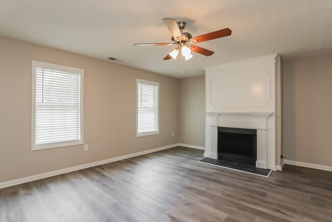 Building Photo - 733 Sinclair Way