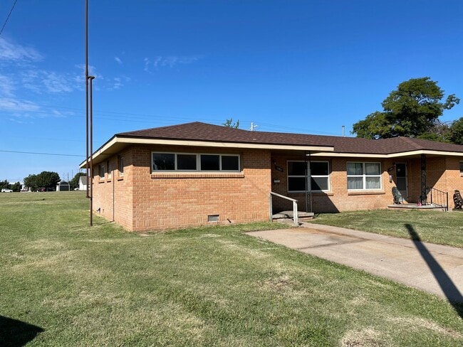 Building Photo - 1050 Warner Rd
