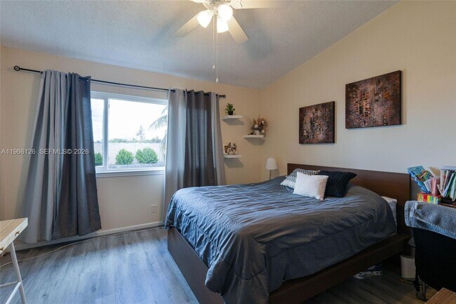 Foto del edificio - 9925 NW 57th Manor