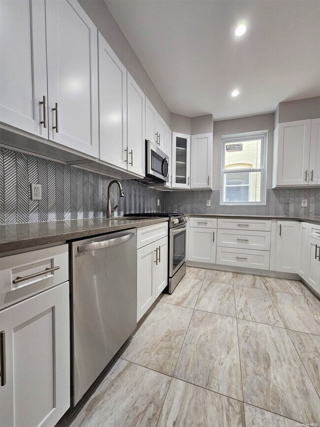 Building Photo - 21-14 43rd St