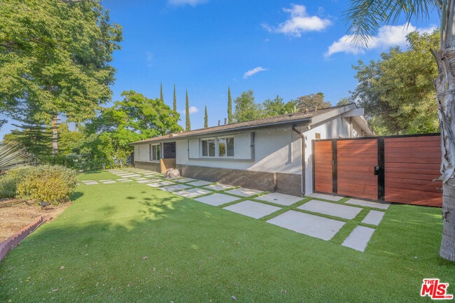 Foto del edificio - 20412 Oxnard St