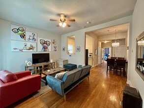 Building Photo - 404 E Carson St