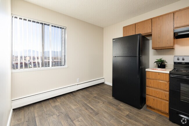 2 habitaciones, 1 baño, 760 pies cuadrados, área de comedor y cocina - Airlan Arms