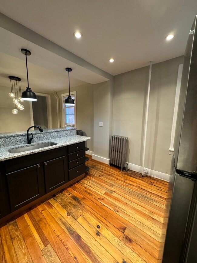 Foto del edificio - 206 E 7th St