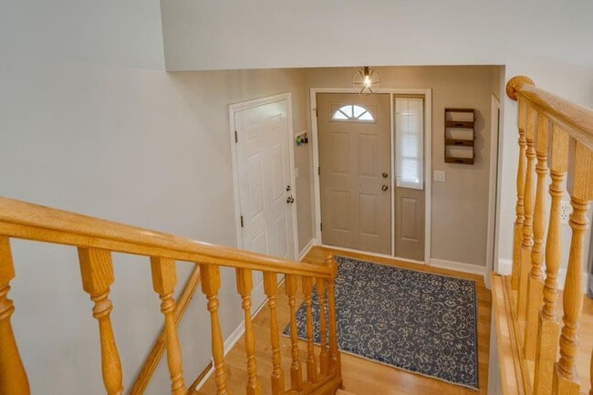 Building Photo - 2432 Henslow Ct N