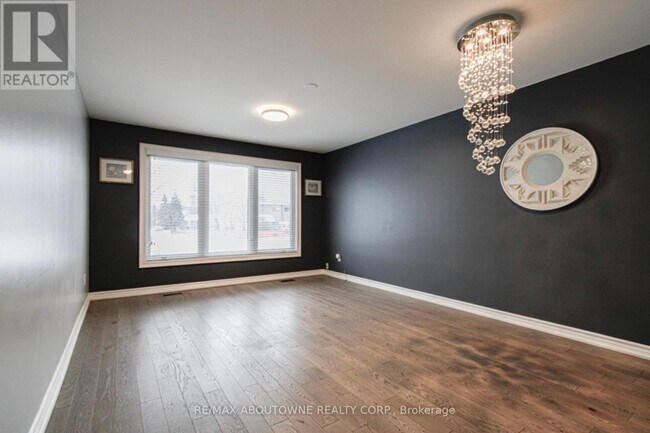 Photo du bâtiment - 1601 Sandgate Crescent