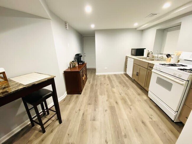 Building Photo - 1040 N Central Park Ave Unit 0