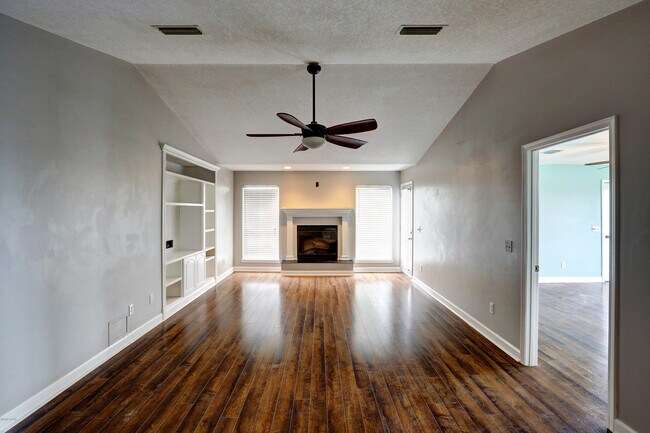 Building Photo - 5339 Rushmore Dr