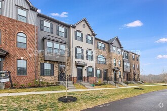 Building Photo - 14020 Sunrise Valley Dr