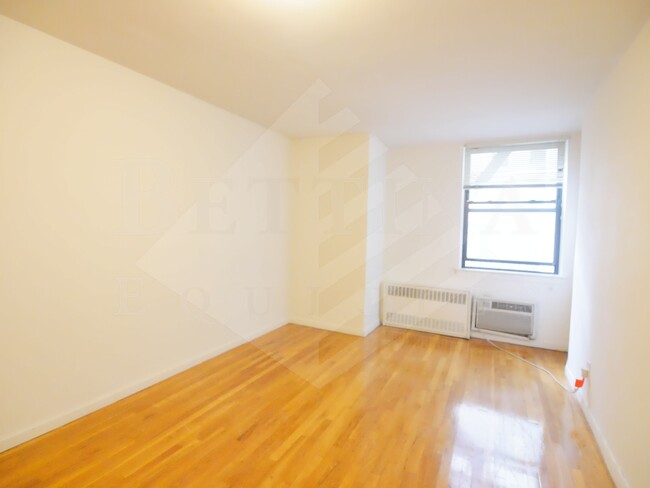 Interior Photo - 104 East 31st Street