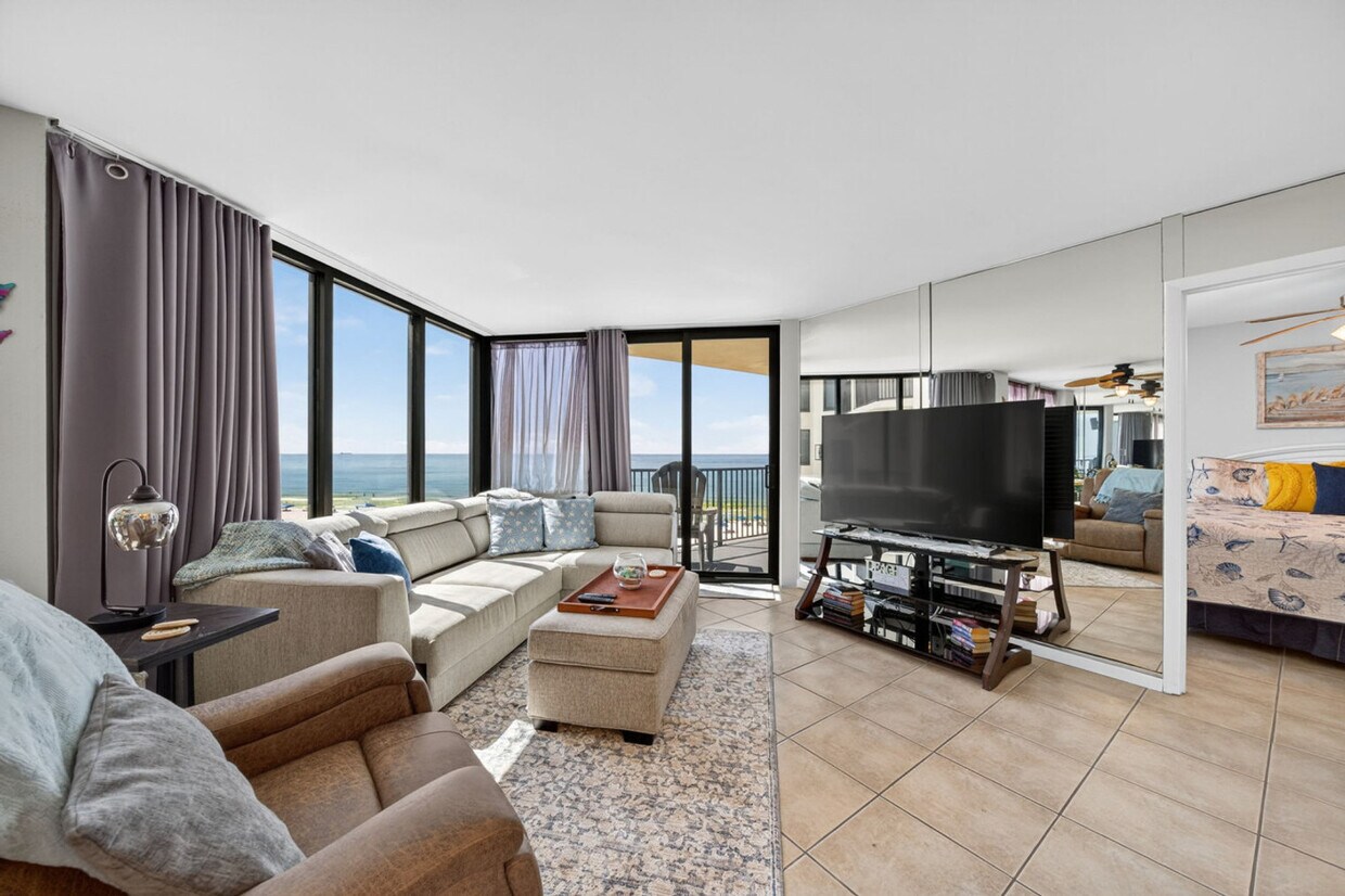 Foto principal - 9850 S Thomas Dr