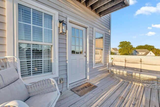 Foto del edificio - Updated coastal townhome- fully furnished!