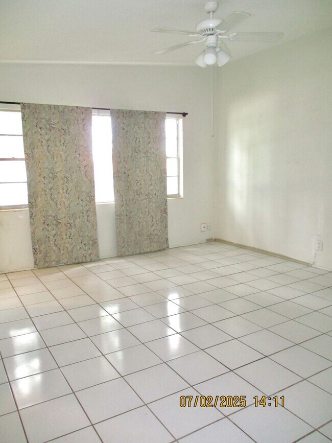 Foto del edificio - Spacious 3-Bedroom, 2-Bathroom Home in Des...