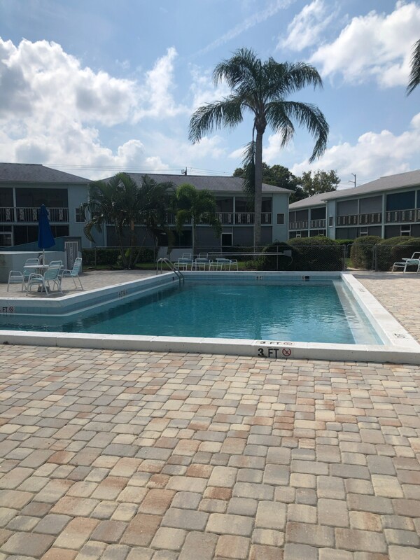 Foto principal - 1005 Knox McRae Dr