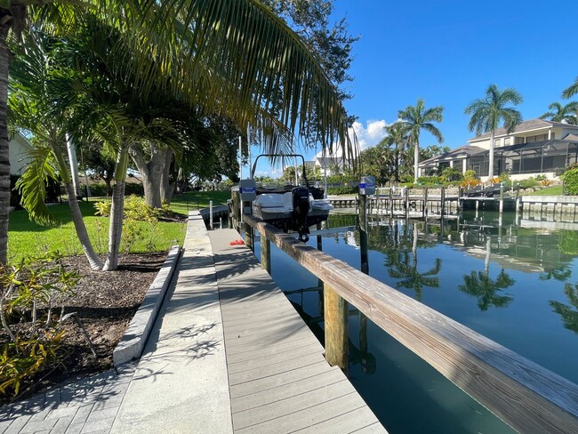 Building Photo - Seasonal 4-bedroom 4-bathroom waterfront h...