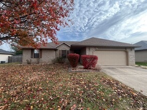 Building Photo - 906 Zed Tennis St