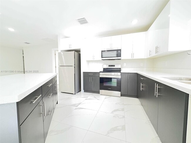 Foto del edificio - 2518 NW 9th Pl