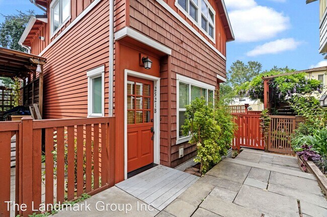 Building Photo - 2 br, 1.5 bath House - 2521 30th Ave S Unit B