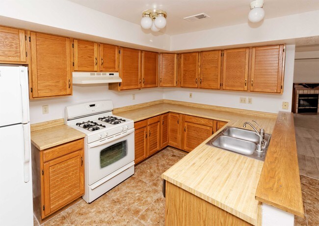 Building Photo - 6270 Weeping Willow Rd NE