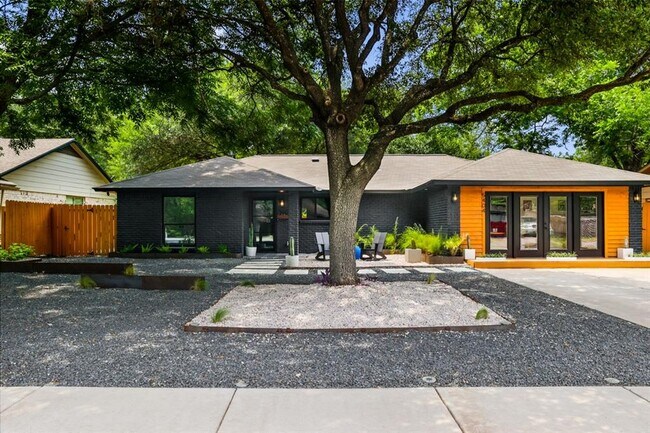 Foto del edificio - 5404 Emerald Forest Dr