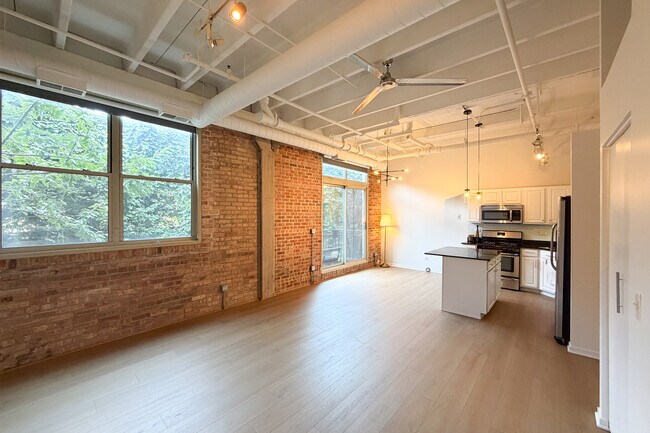 Building Photo - 1740 N Maplewood Ave