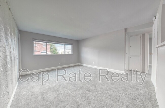 Building Photo - 3632 Cushing Dr