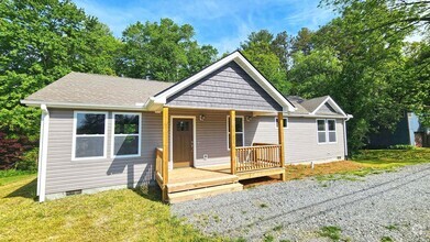 Building Photo - 127 Hawthorne Dr