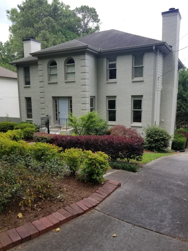 Building Photo - 783 N Parkwood Rd