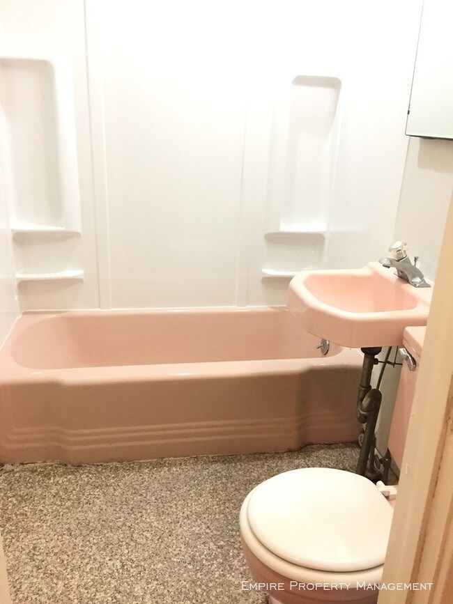 Building Photo - Studio Apartment For Rent in Allentown