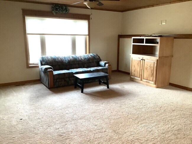 Building Photo - RURAL!!! 4 bedroom, 3 bath Single Family Home