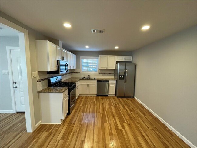 Building Photo - 2203 Coleto St