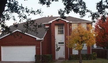 Building Photo - 2323 Dogwood Dr