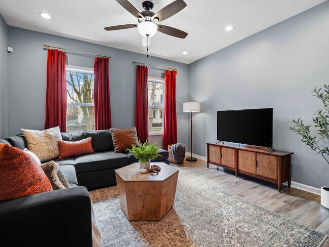 Foto del edificio - 6110 Lawn Ave