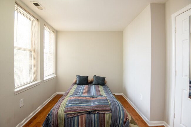 Foto del edificio - 529 Lamont St NW