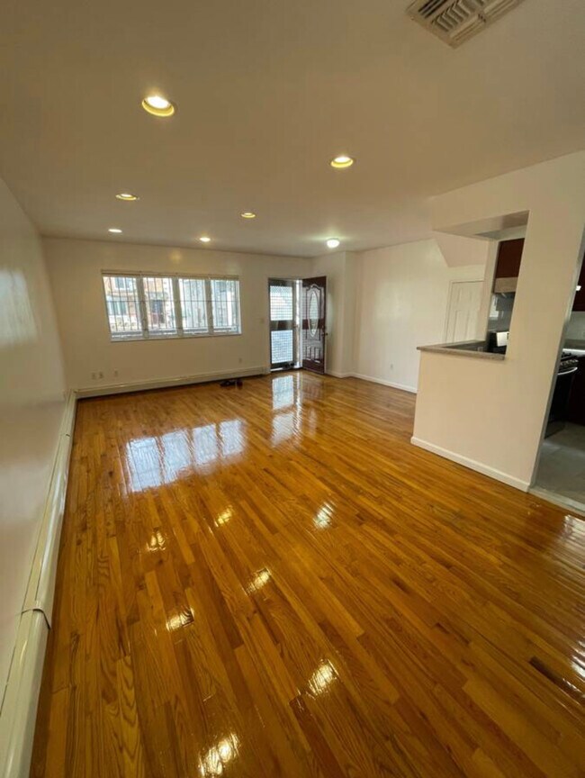 Foto del edificio - 1832 78th St