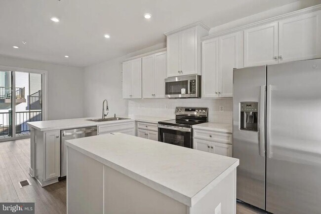 Foto del edificio - 837 Lennox St
