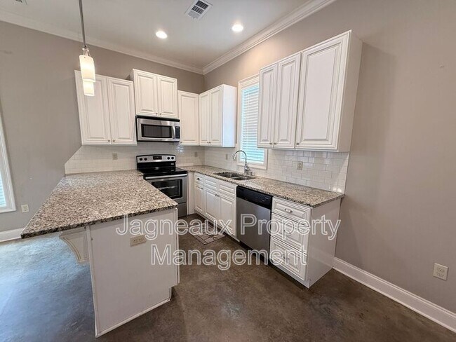 Building Photo - 108 Shallowford Dr