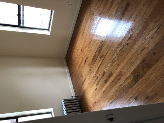 Building Photo - 1 bedroom in Sunnyside NY 11104