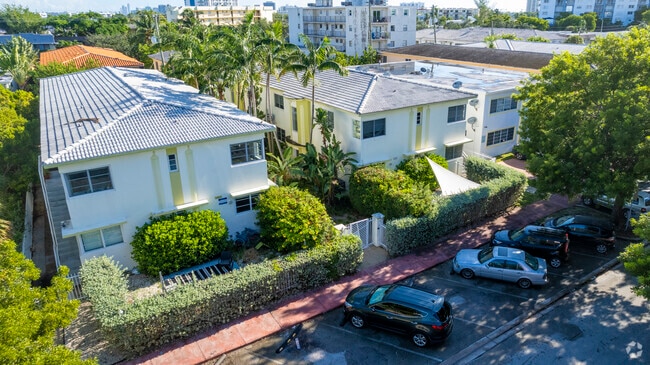 Building Photo - 1007 Bay Dr