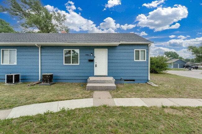 Building Photo - 4910 E Gilbert St