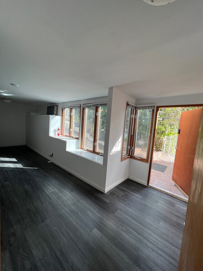 Foto del edificio - 12 Coach Rd