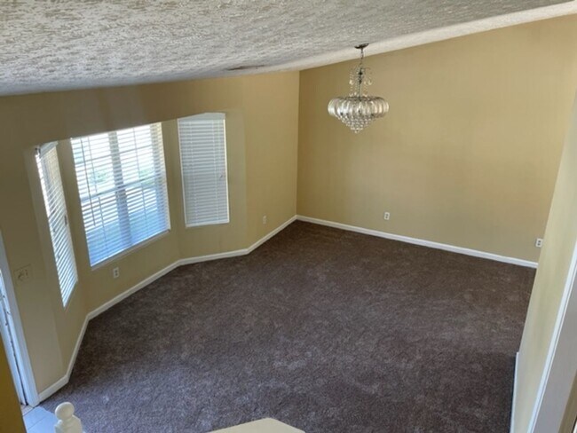 Building Photo - 2110 Lown Farm Ln