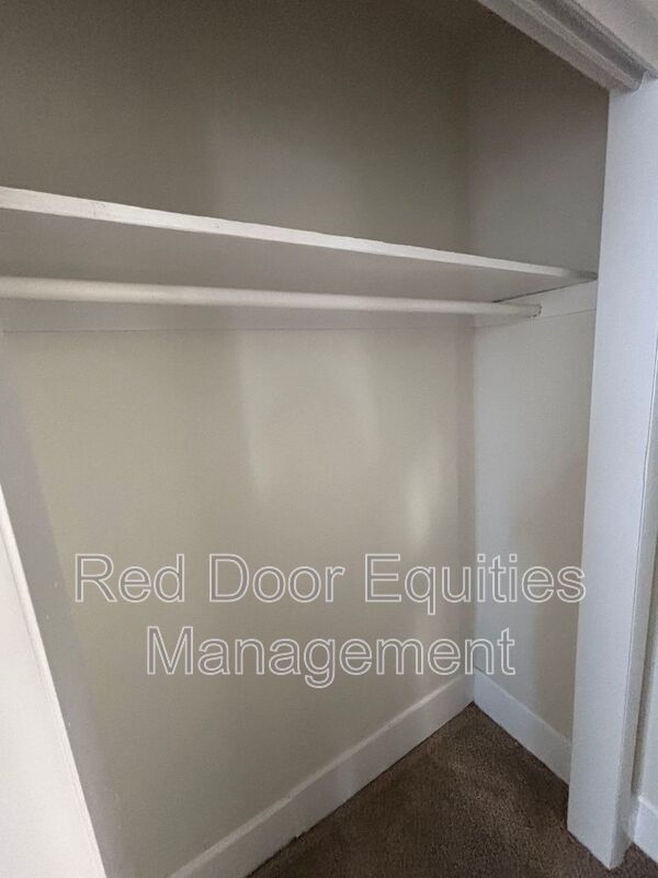 Building Photo - 522 N High St