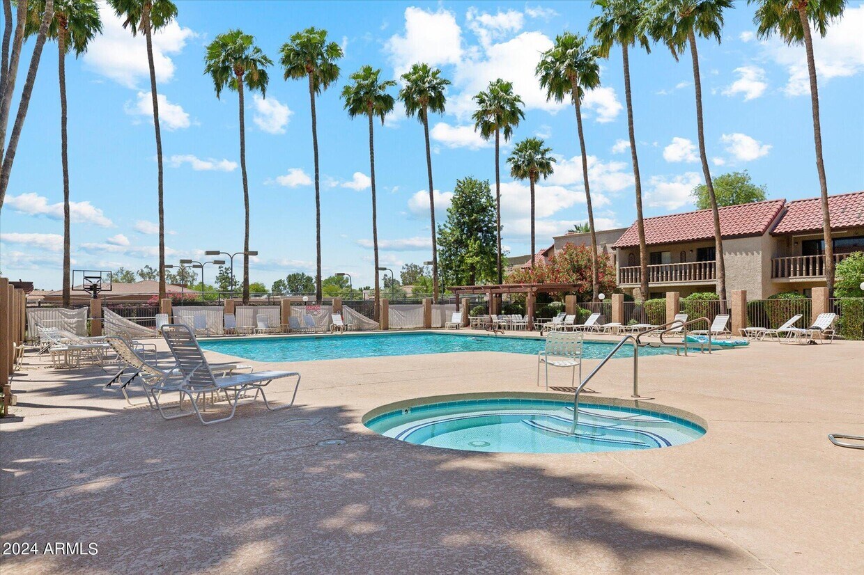 Primary Photo - 8649 E Royal Palm Rd