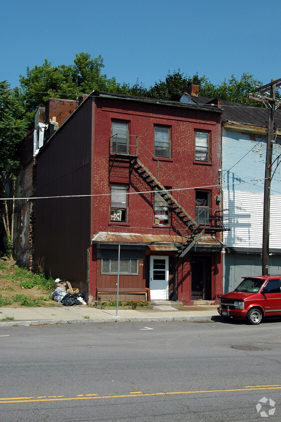 Building Photo - 798 Broadway St