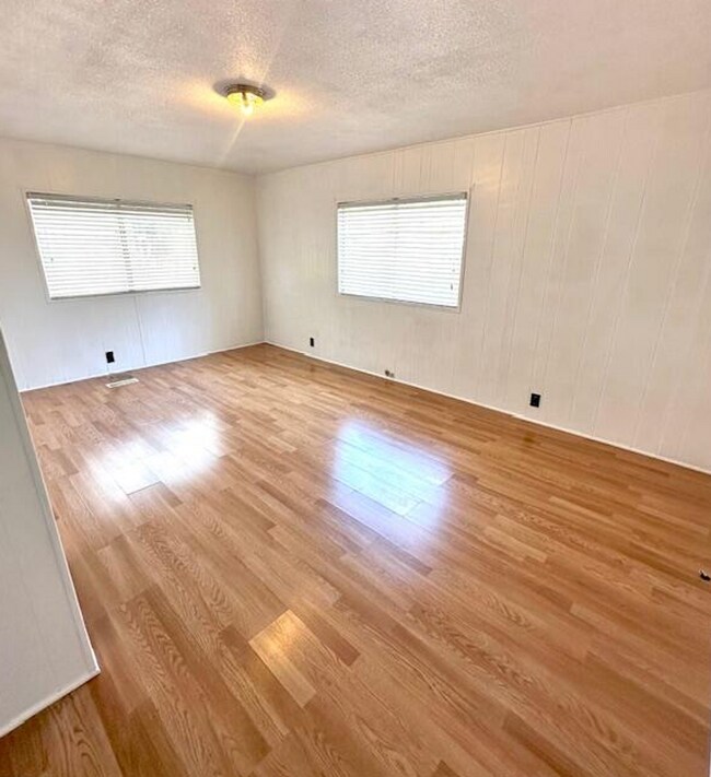 Foto del edificio - 62 Erickson Ave