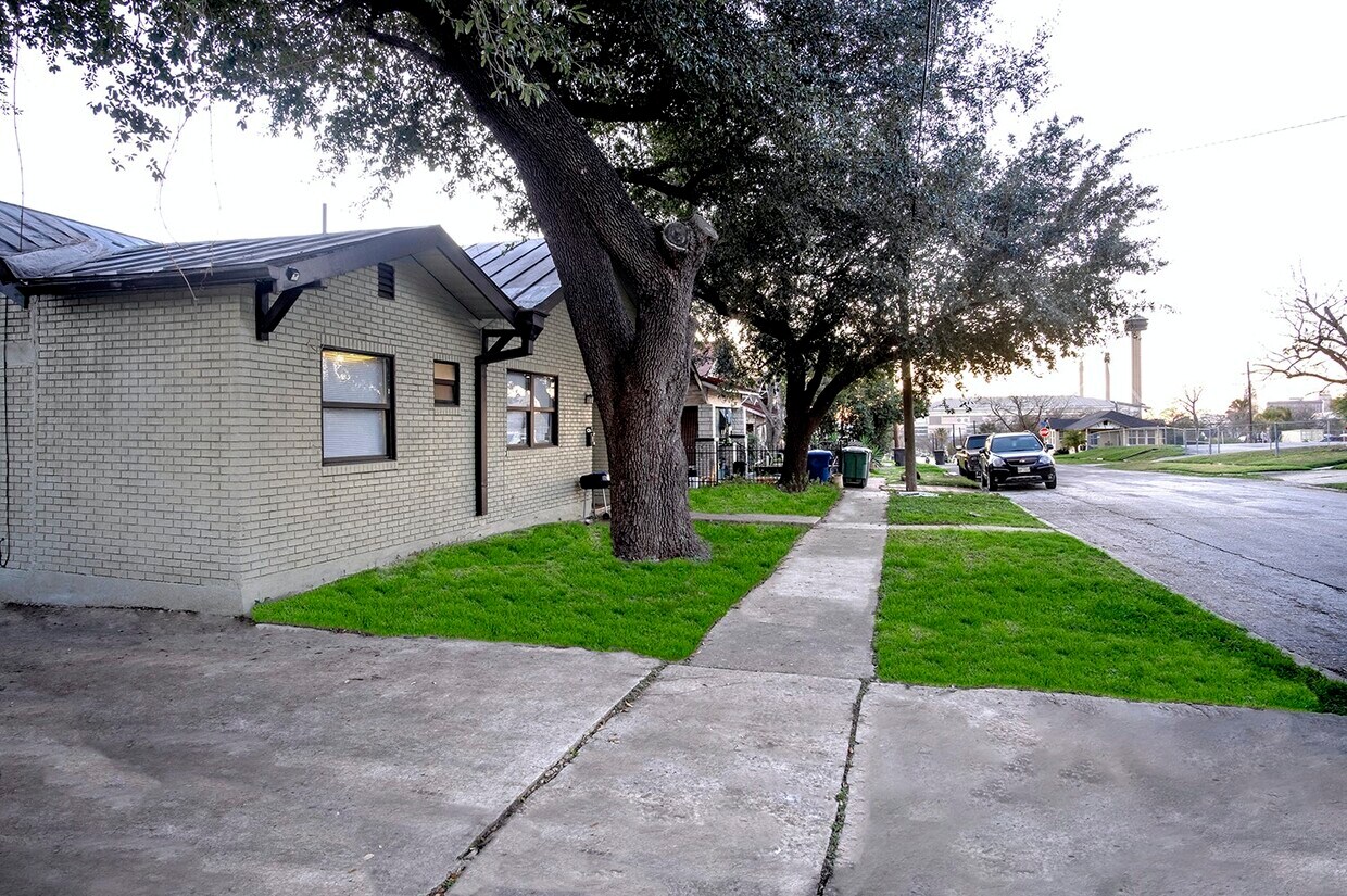 Primary Photo - 816 Dakota Street, Unit #B