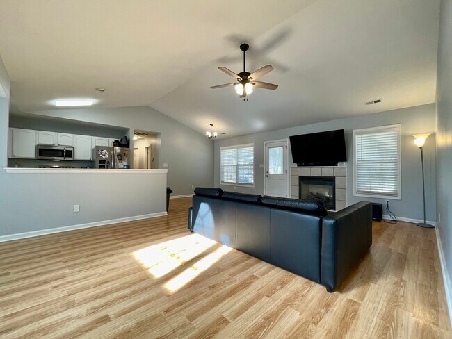 Building Photo - 205 Green Trees Dr