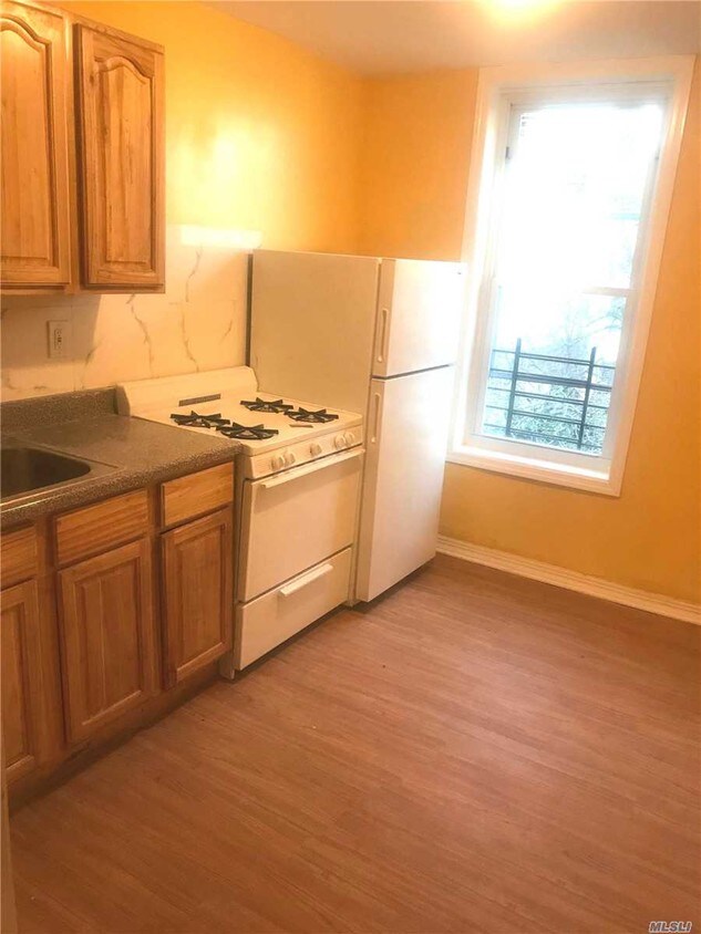 Foto principal - 483 Lincoln Ave